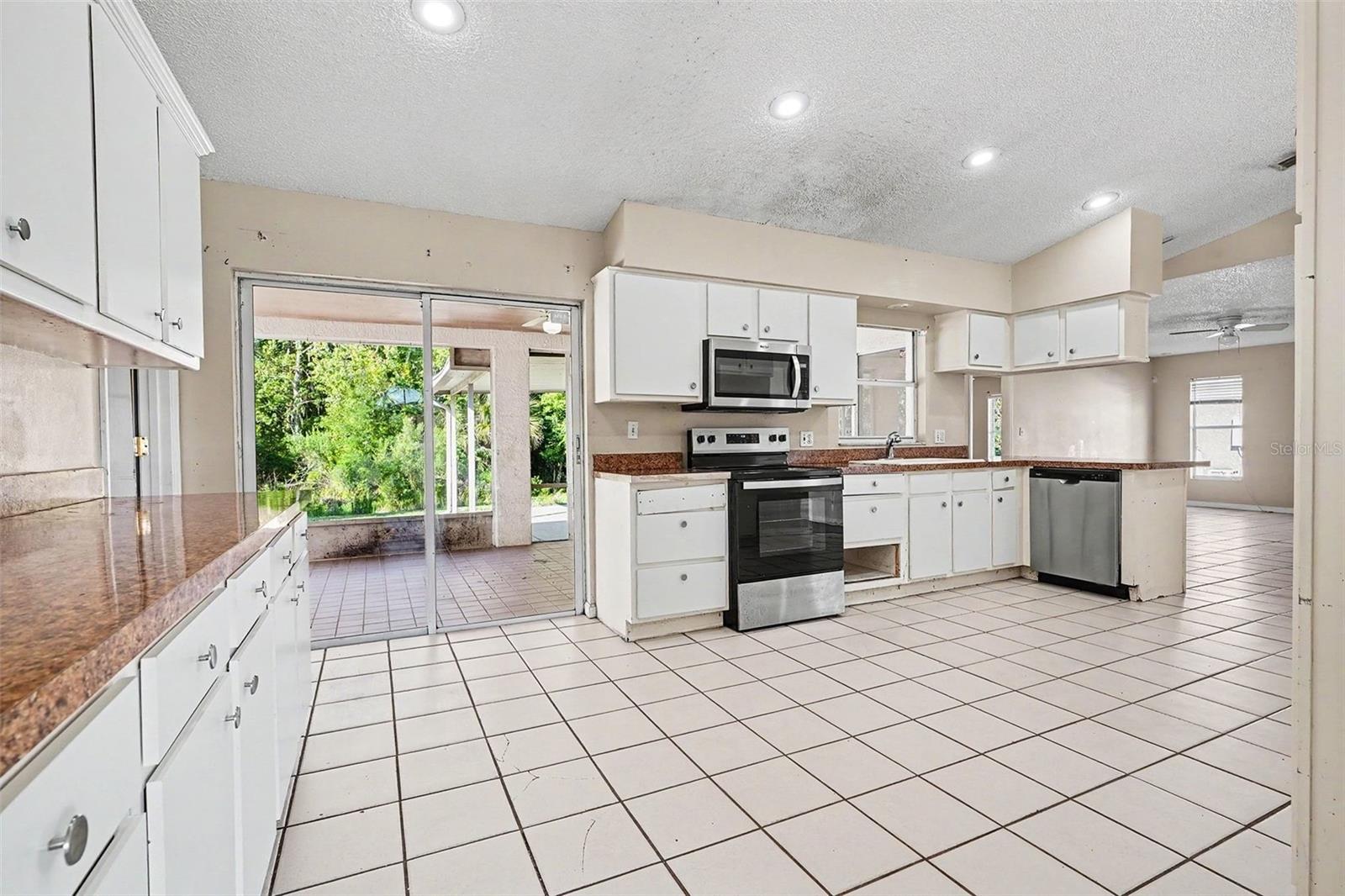 Image 6 of 16 For 2537 Jasmine Trace Drive