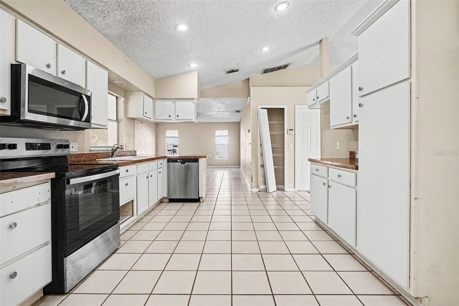 Image 7 of 16 For 2537 Jasmine Trace Drive