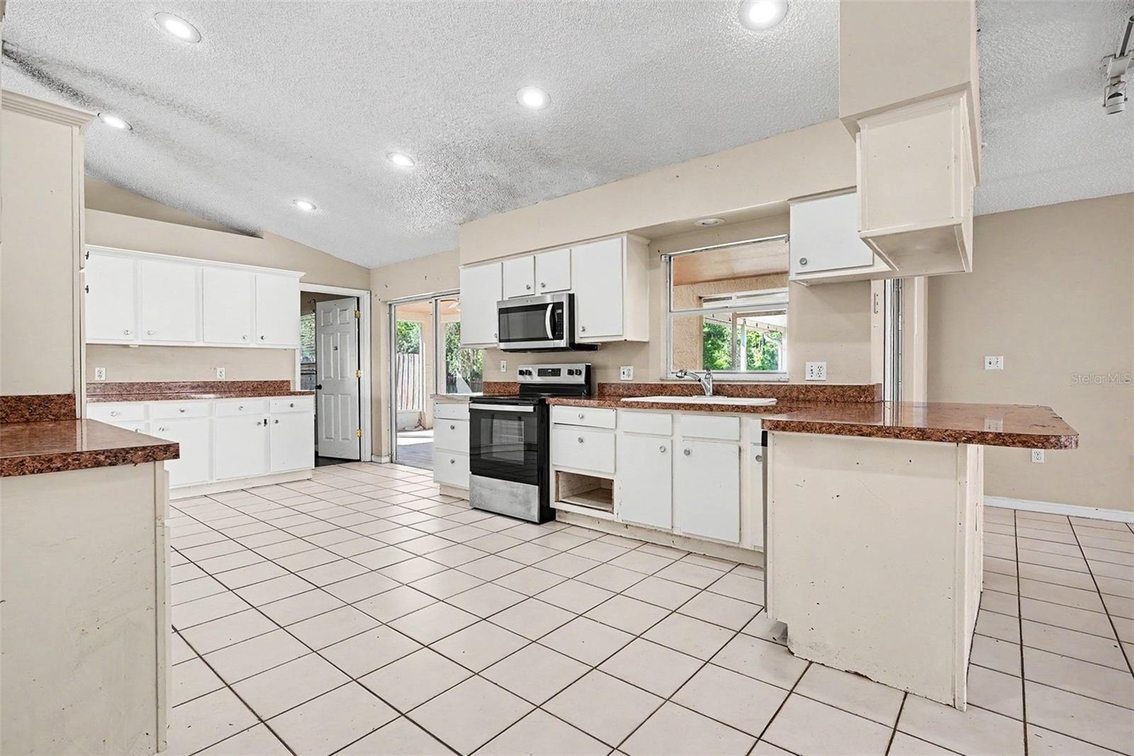 Image 8 of 16 For 2537 Jasmine Trace Drive