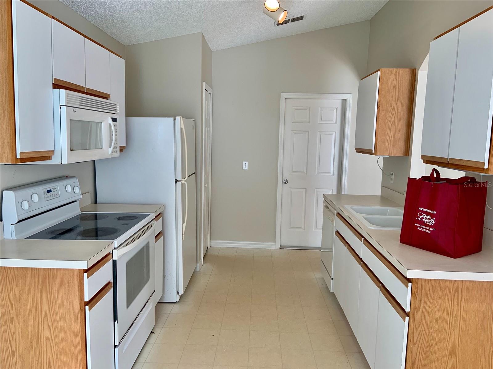 Image 4 of 11 For 3087 Blaine Circle