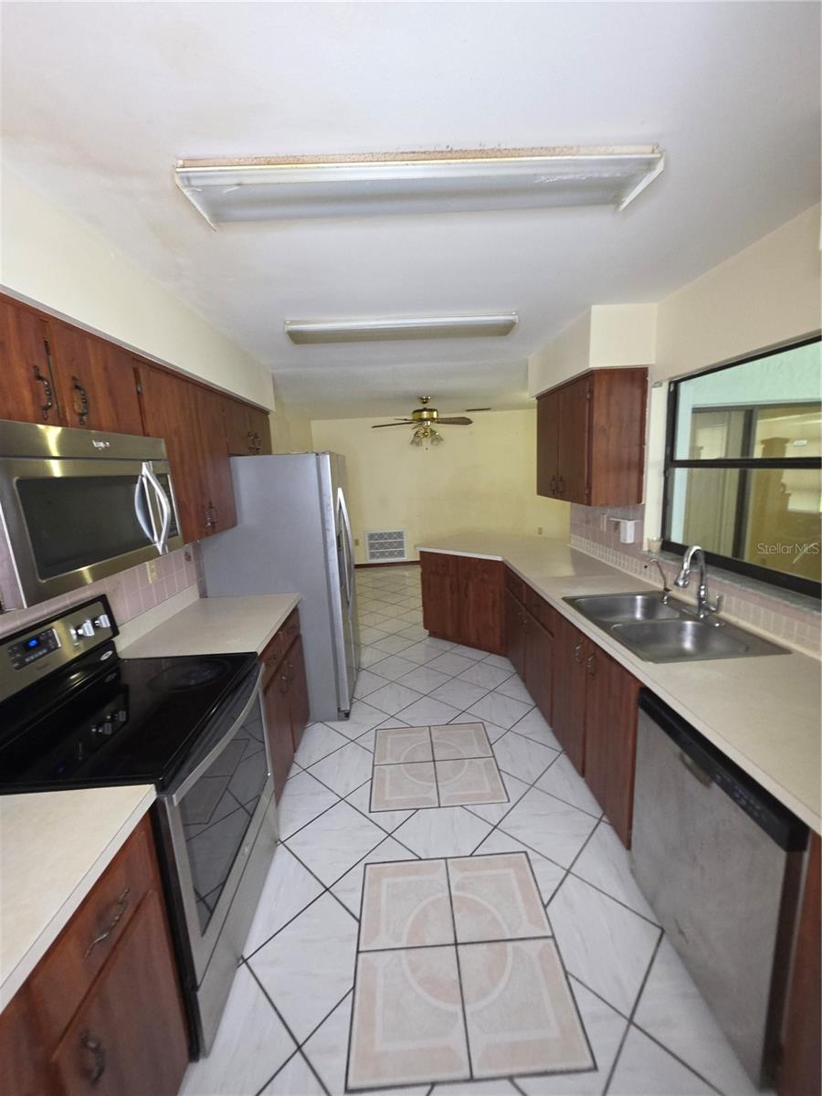 Image 6 of 21 For 664 Milan Drive