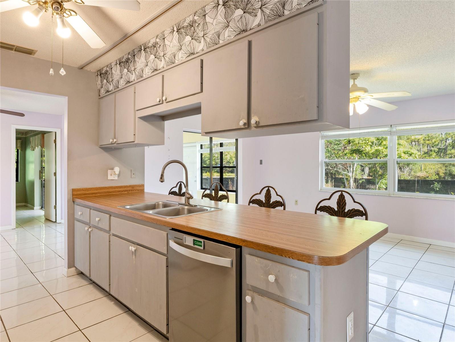 Image 12 of 41 For 244 Vienna Avenue