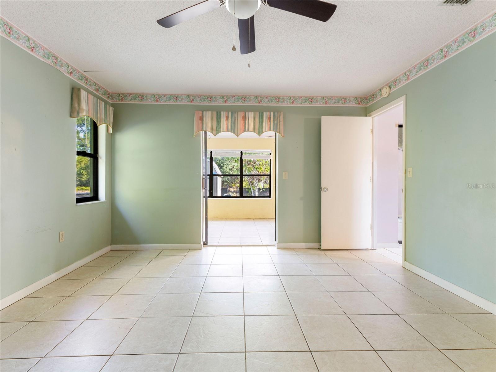 Image 15 of 41 For 244 Vienna Avenue