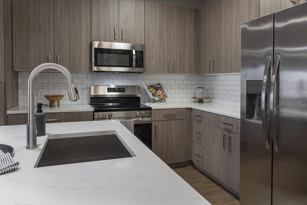Image 15 of 30 For 1015 Lake Forest Boulevard B3