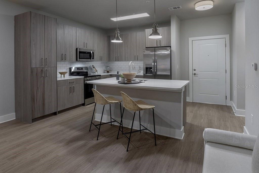 Image 17 of 30 For 1015 Lake Forest Boulevard B3