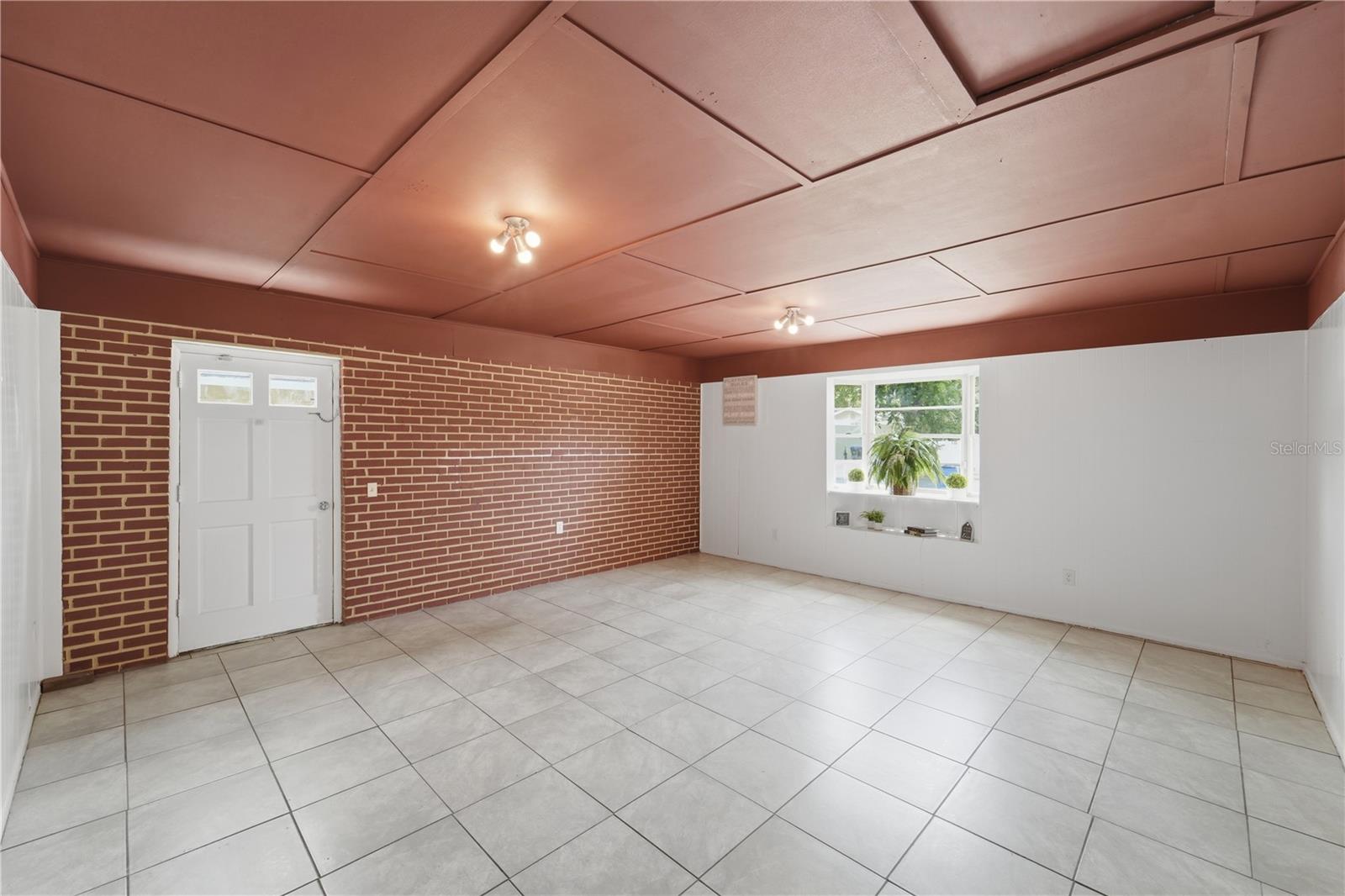 Image 16 of 38 For 2213 Villano Avenue