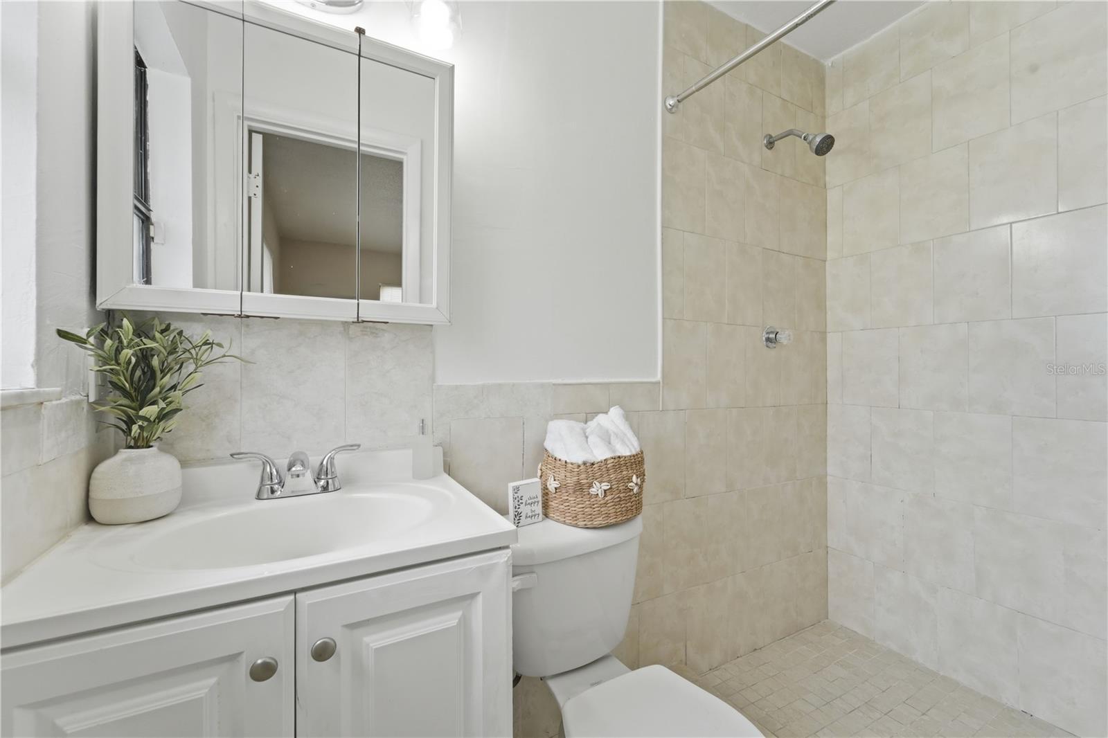 Image 28 of 38 For 2213 Villano Avenue