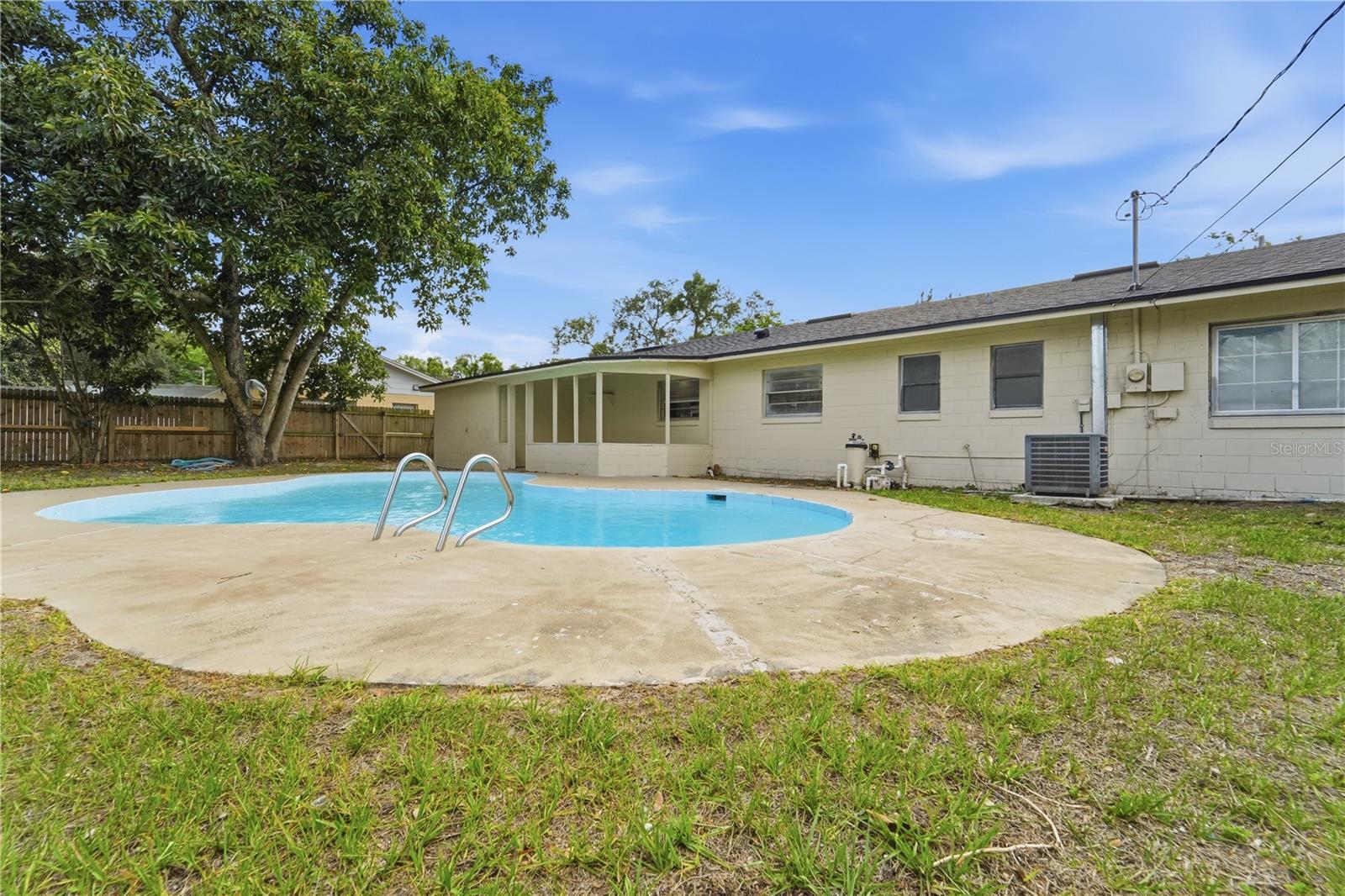 Image 4 of 38 For 2213 Villano Avenue