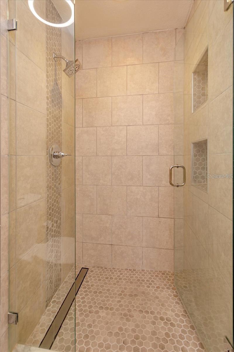 Image 19 of 30 For 5303 Indian Creek Drive D