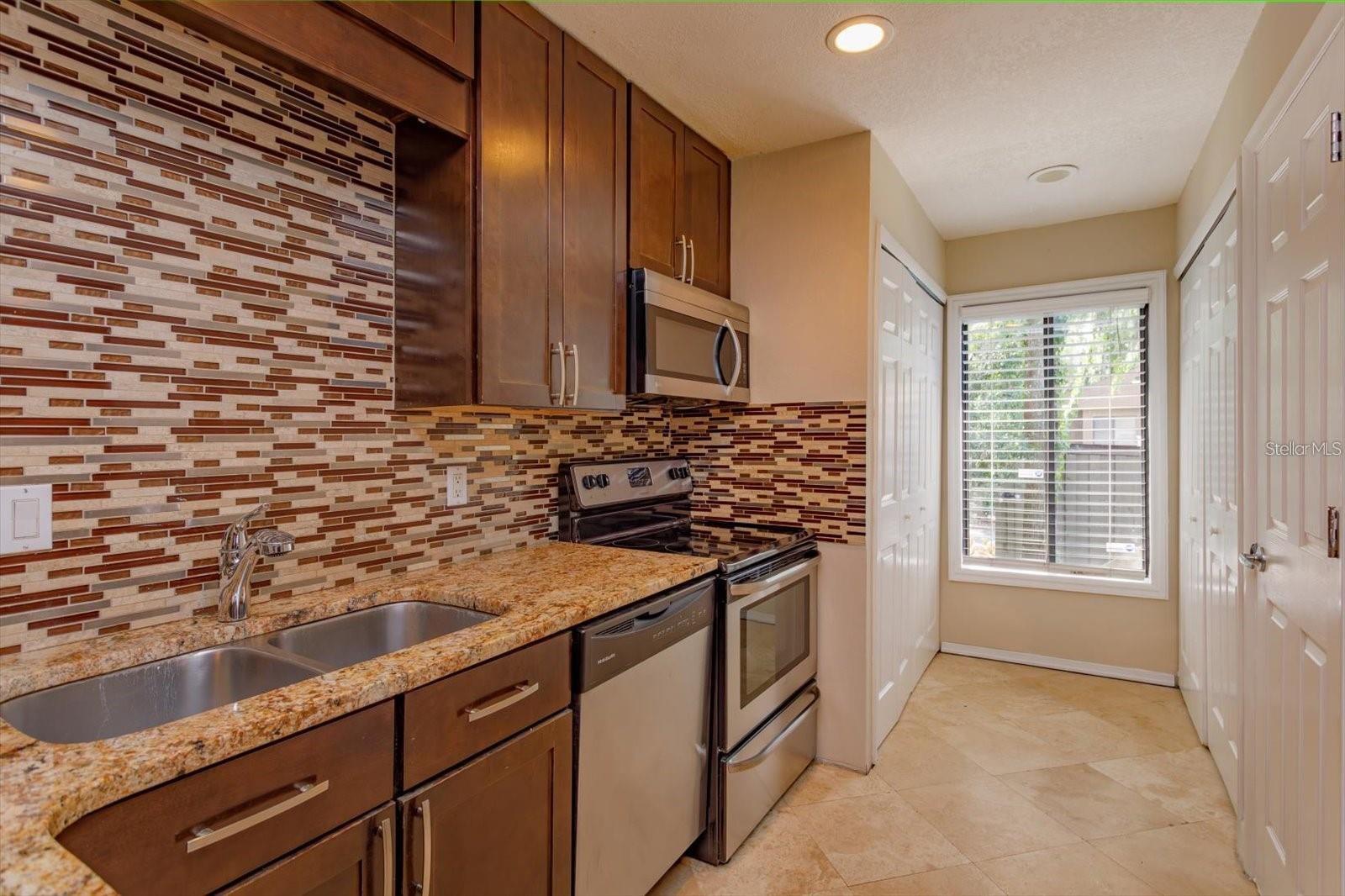 Image 5 of 30 For 5303 Indian Creek Drive D