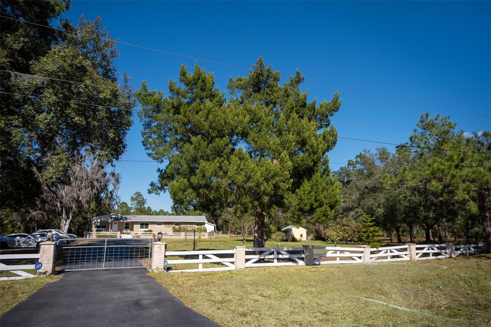 Image 2 of 46 For 20963 Colonial Drive