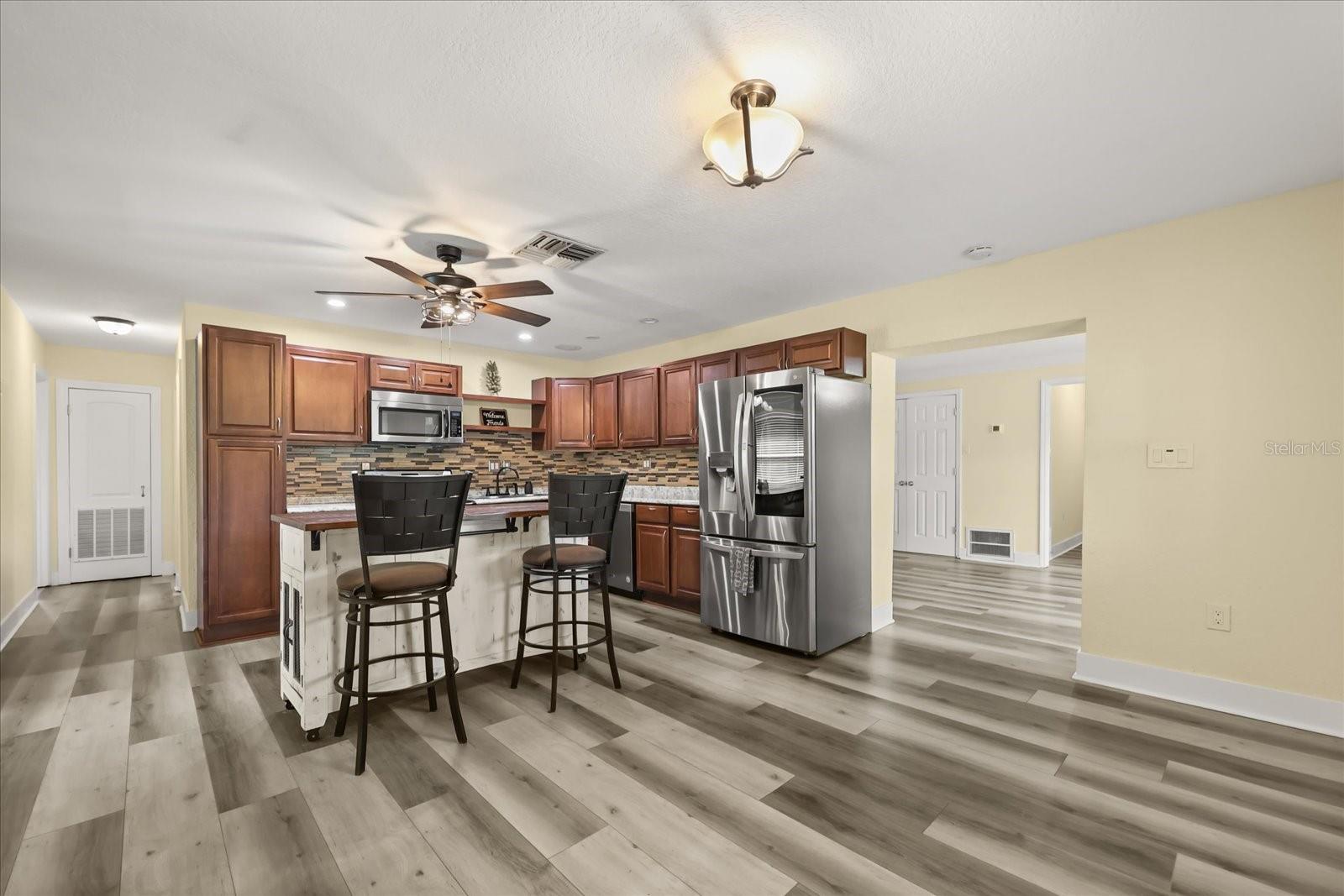 Image 3 of 46 For 20963 Colonial Drive