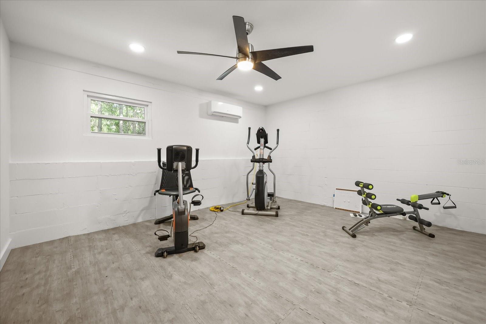 Image 34 of 46 For 20963 Colonial Drive
