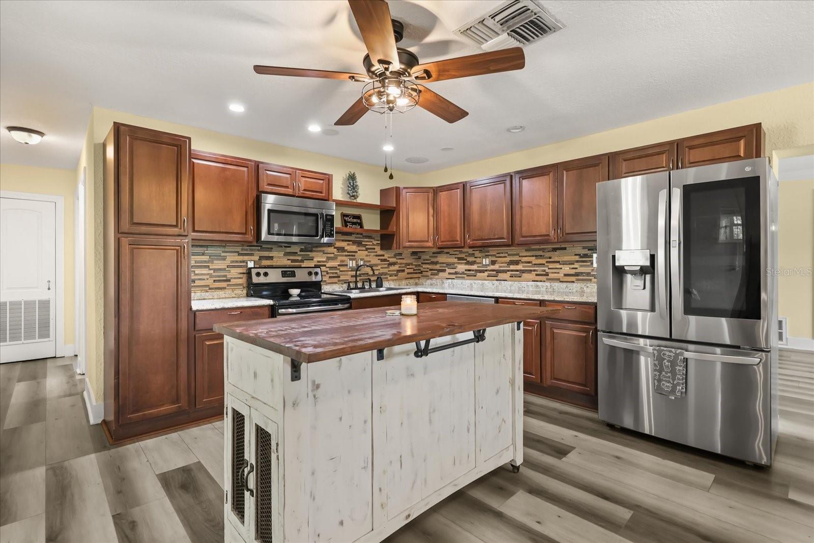 Image 4 of 46 For 20963 Colonial Drive