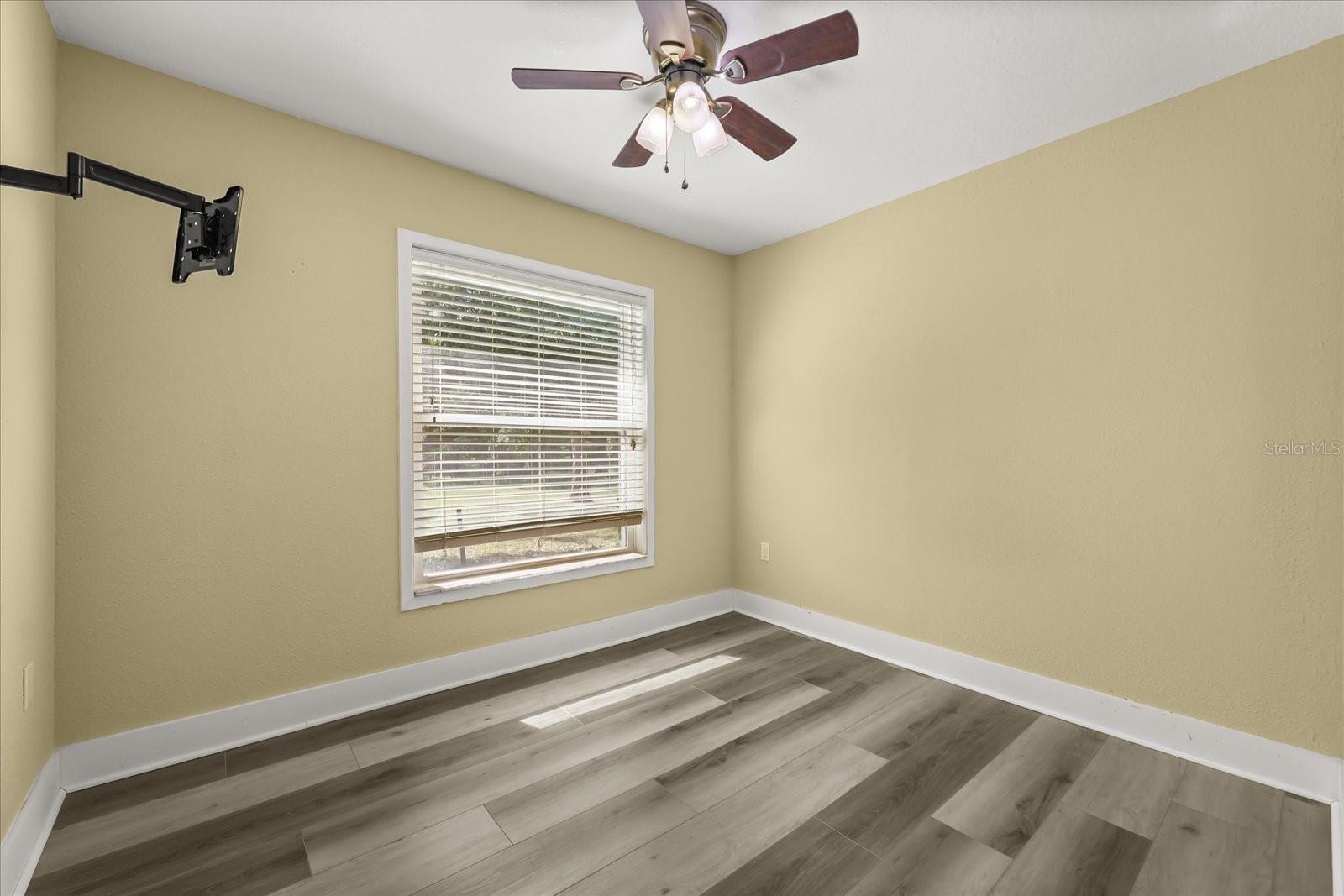 Image 9 of 46 For 20963 Colonial Drive