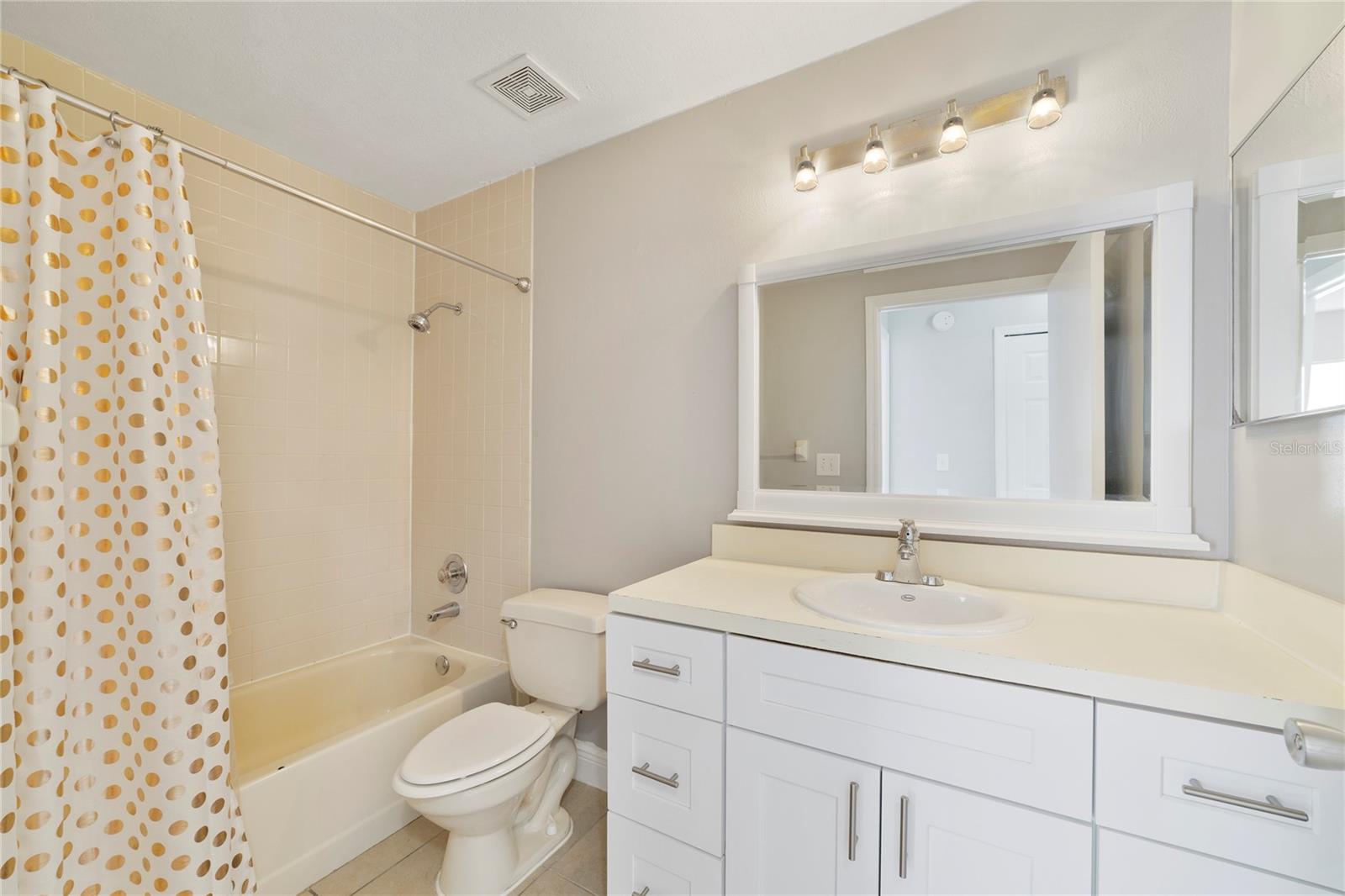 Image 19 of 24 For 228 Mango Court