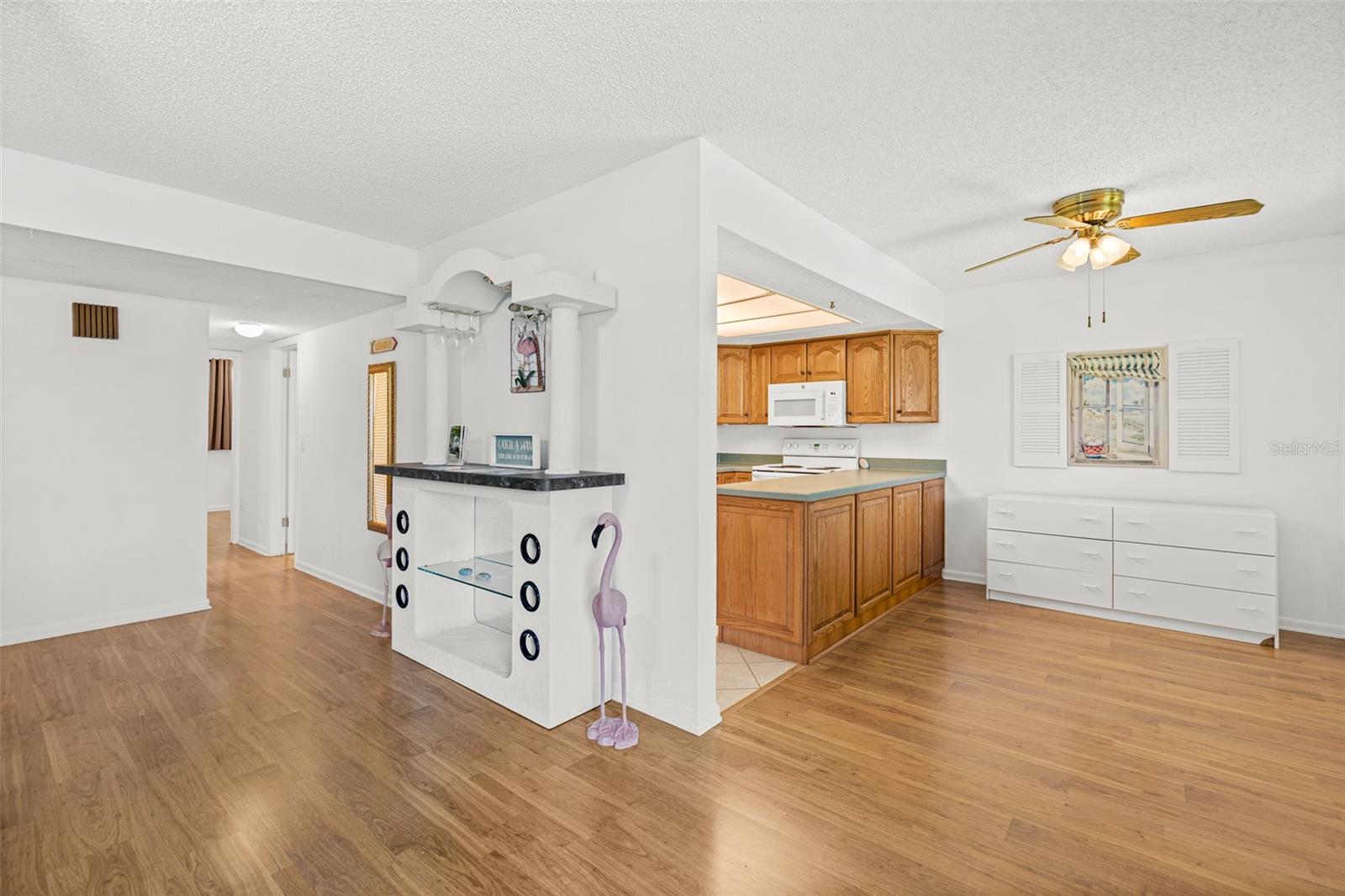 Image 6 of 35 For 5801 Atlantic Avenue 302