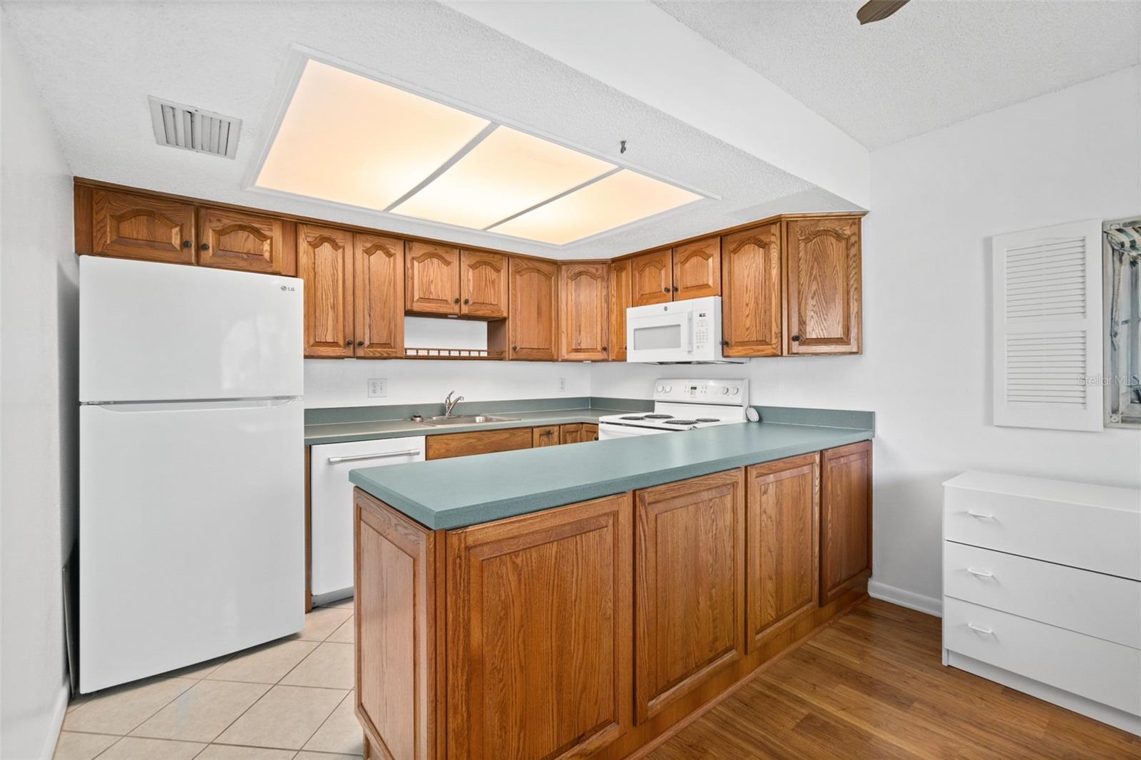 Image 8 of 35 For 5801 Atlantic Avenue 302