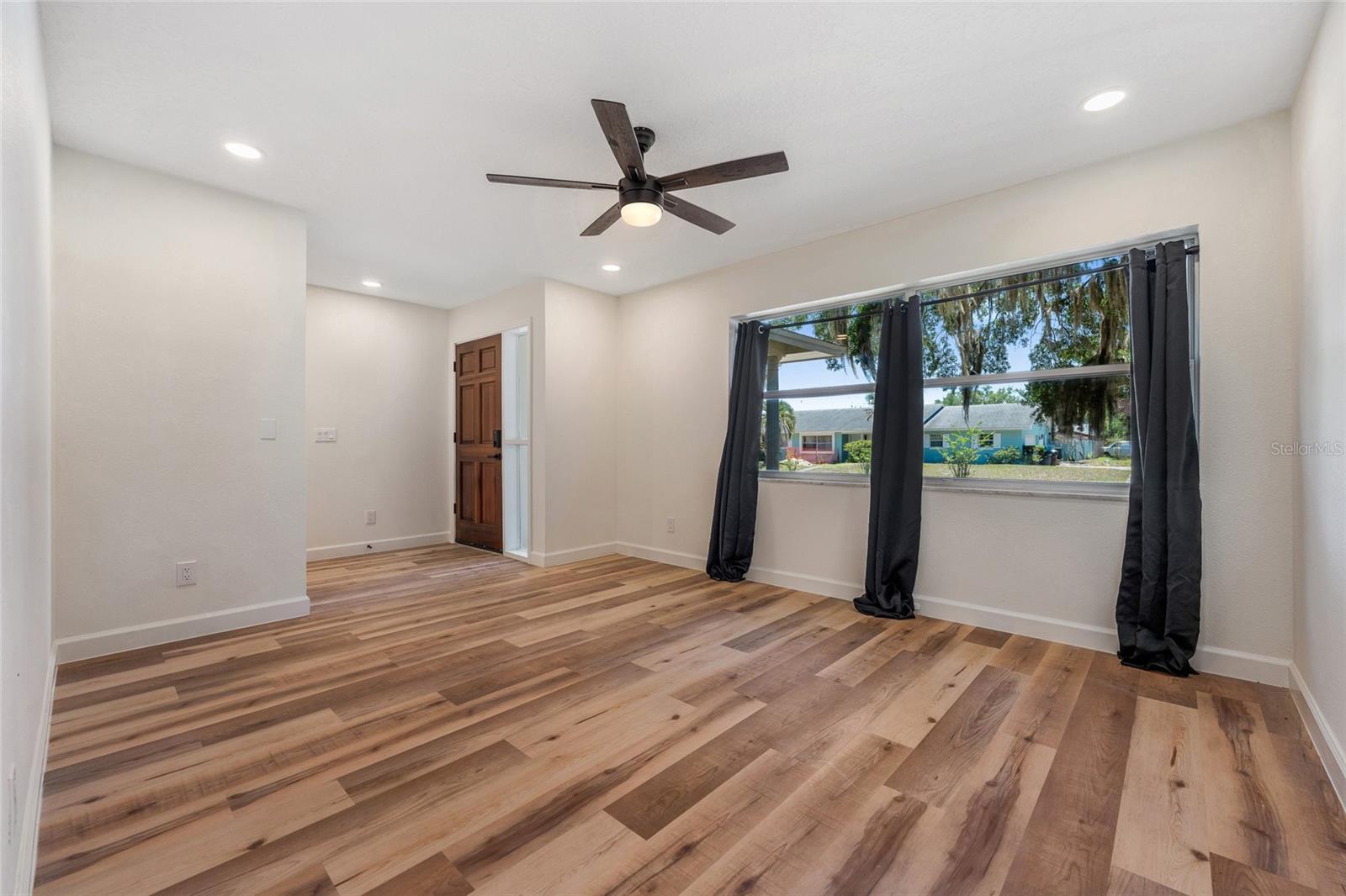 Image 4 of 22 For 5609 Valley Oak Road
