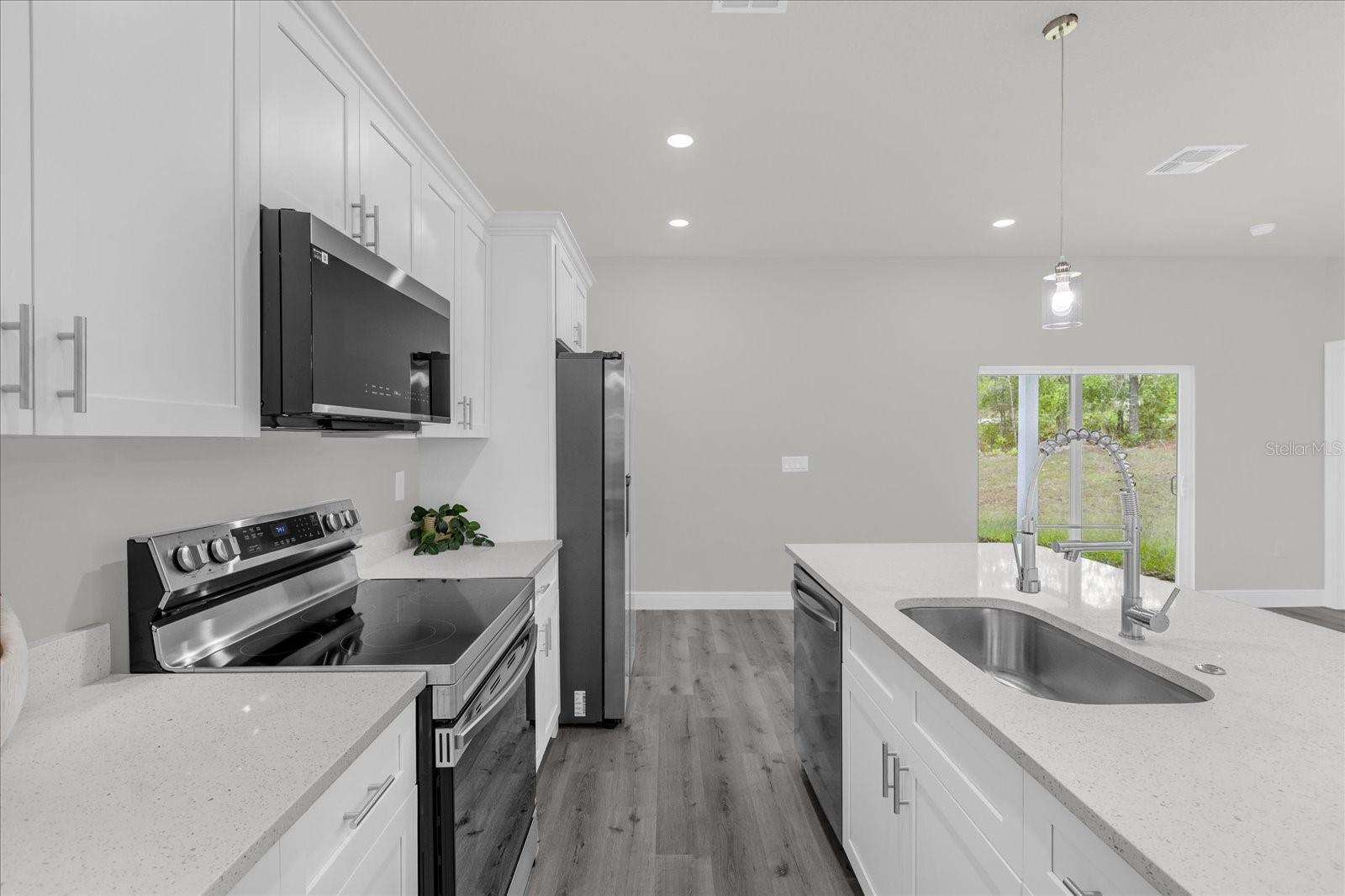 Listing photo id 10 for 1233 Shady Lane