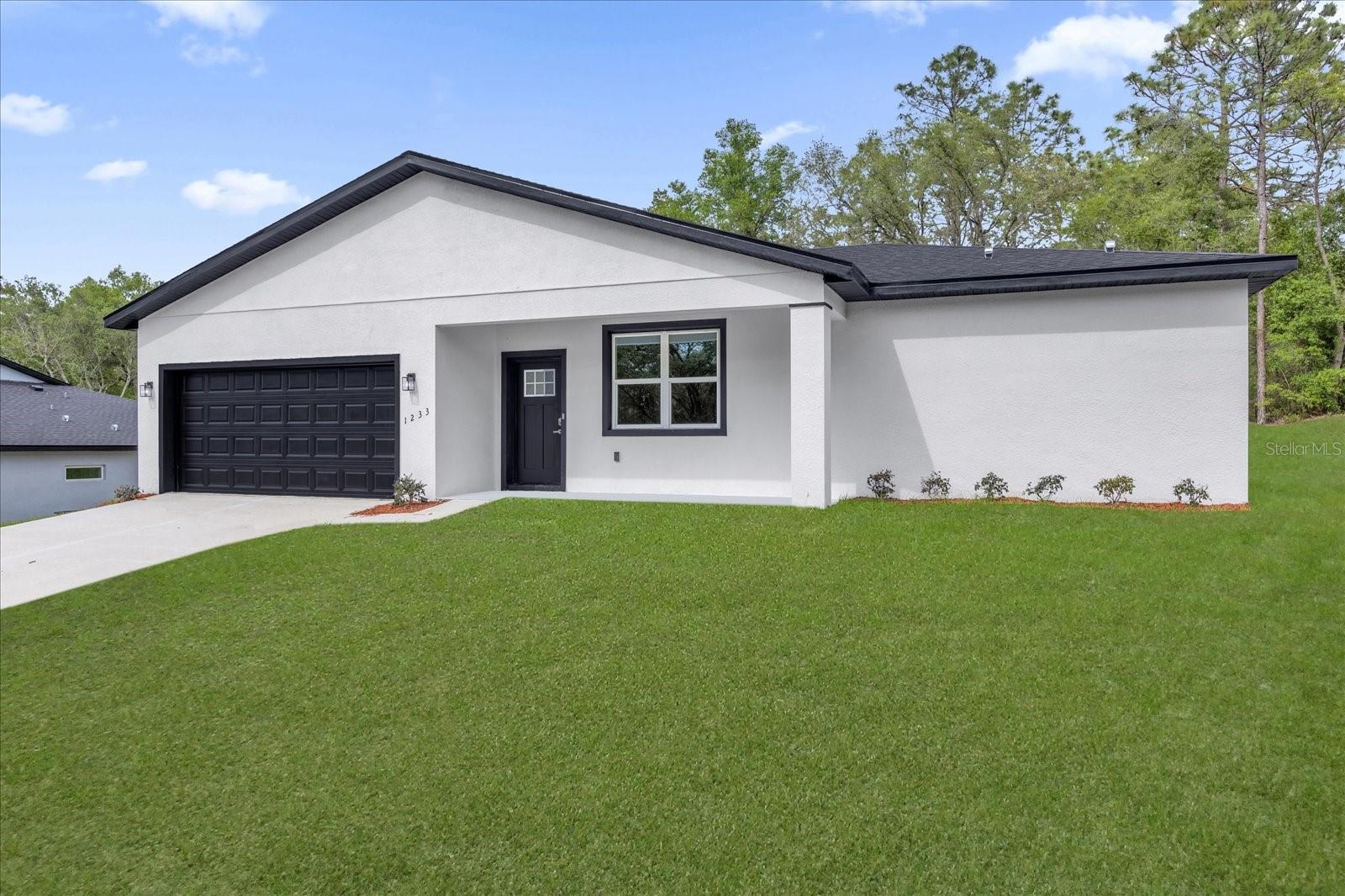 Listing photo id 0 for 1233 Shady Lane