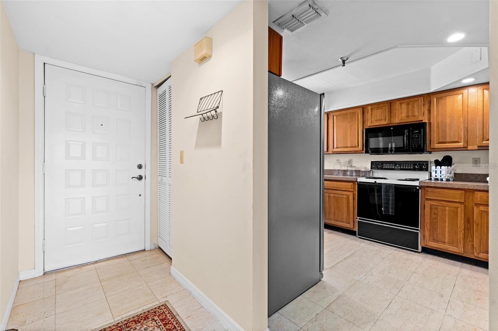 Image 4 of 28 For 1162 Carmel Circle 440