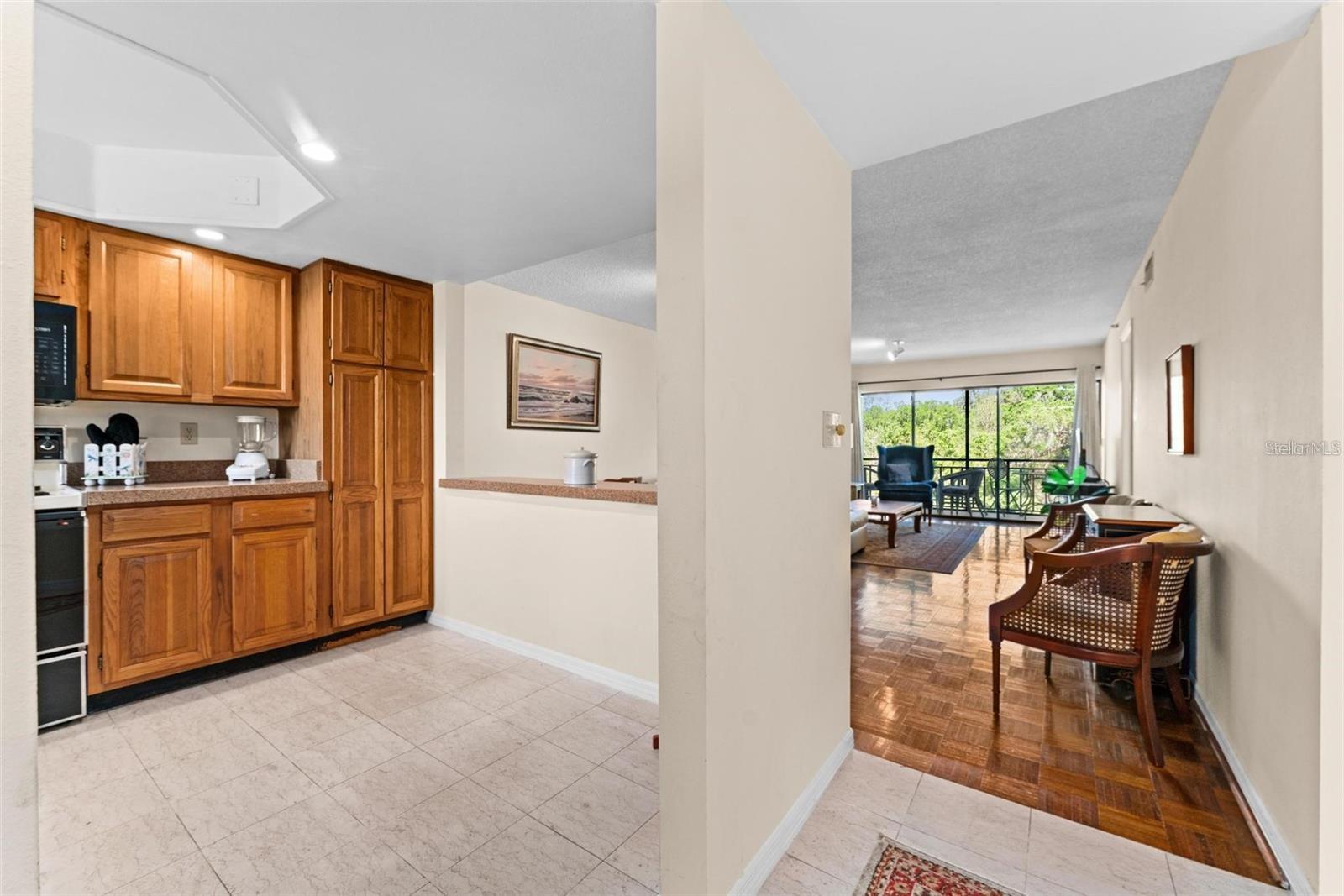 Image 5 of 28 For 1162 Carmel Circle 440