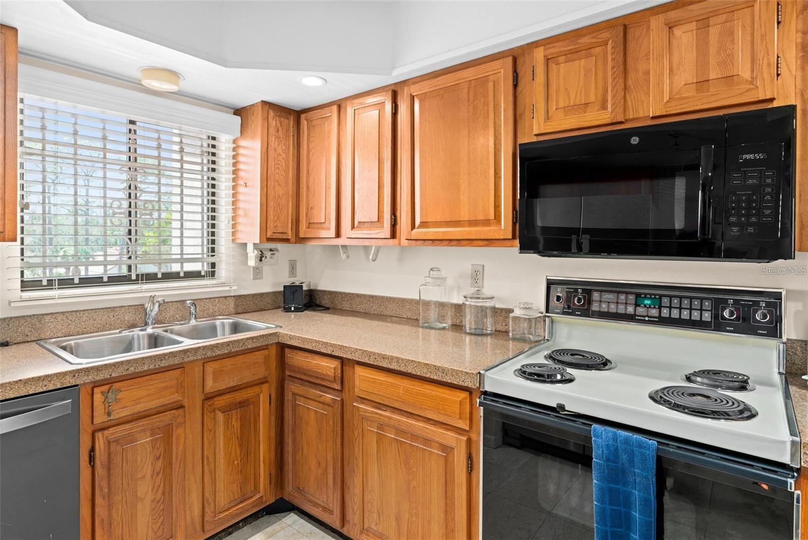 Image 6 of 28 For 1162 Carmel Circle 440