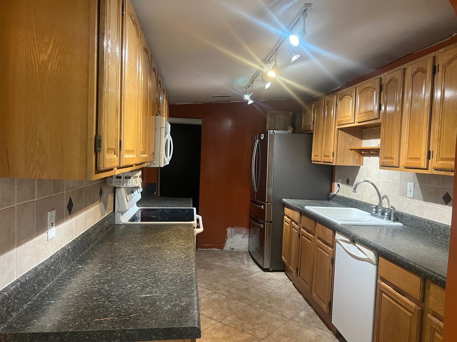 Image 6 of 24 For 3111 Villa Drive