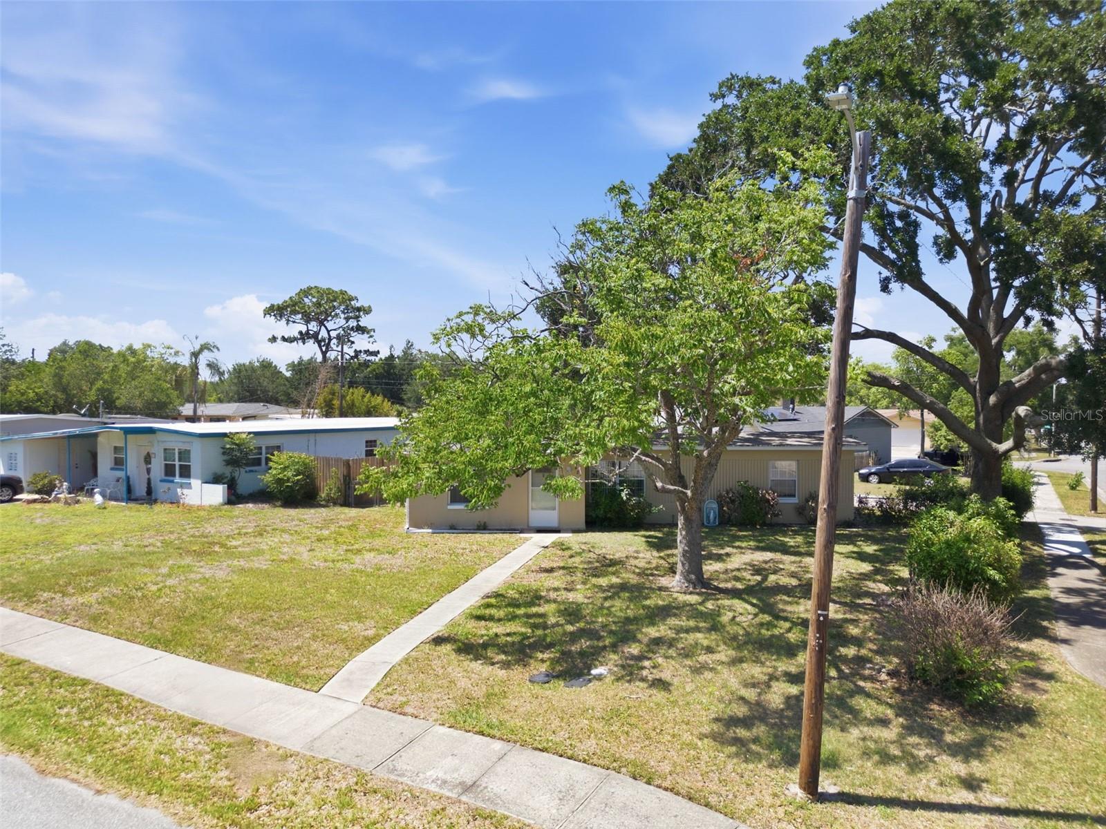Image 33 of 39 For 481 Kentia Road