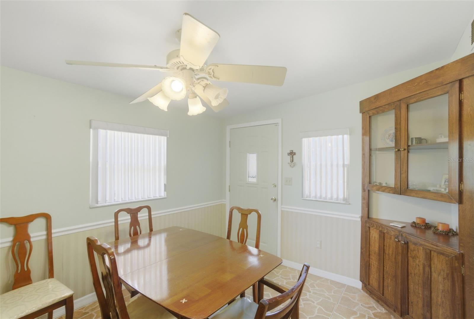 Image 8 of 39 For 481 Kentia Road