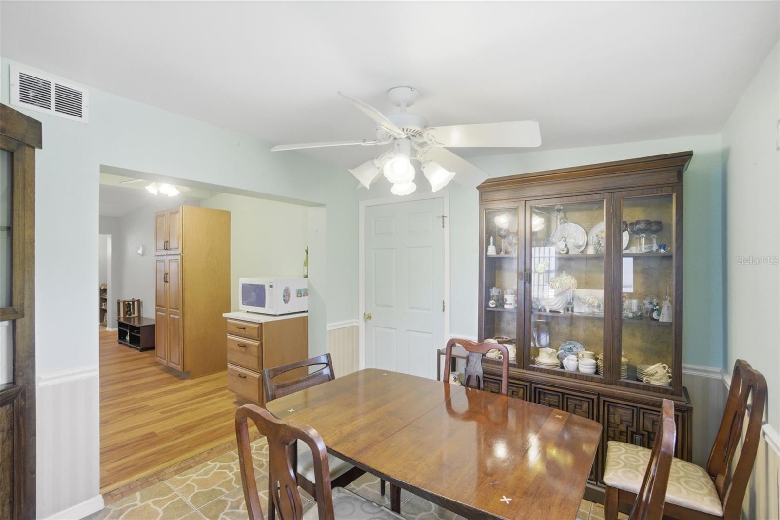 Image 9 of 39 For 481 Kentia Road
