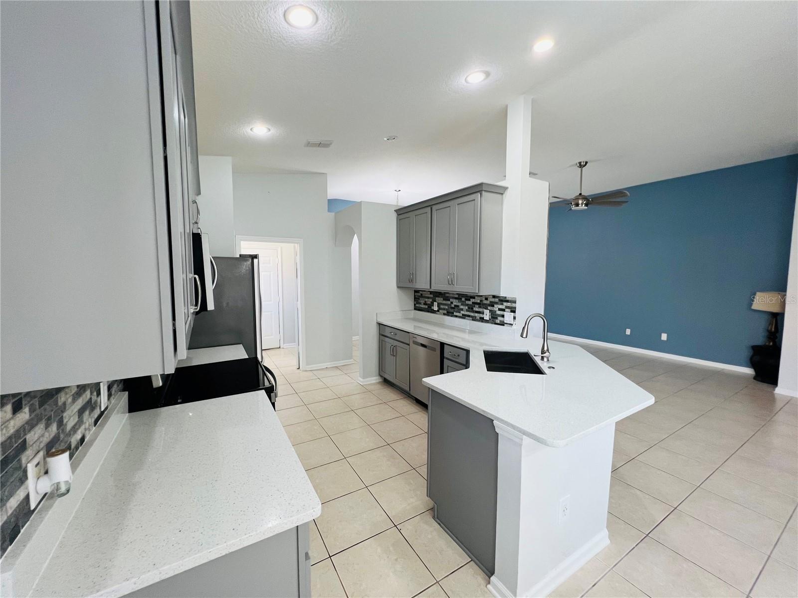 Image 6 of 22 For 4705 Windsor Avenue