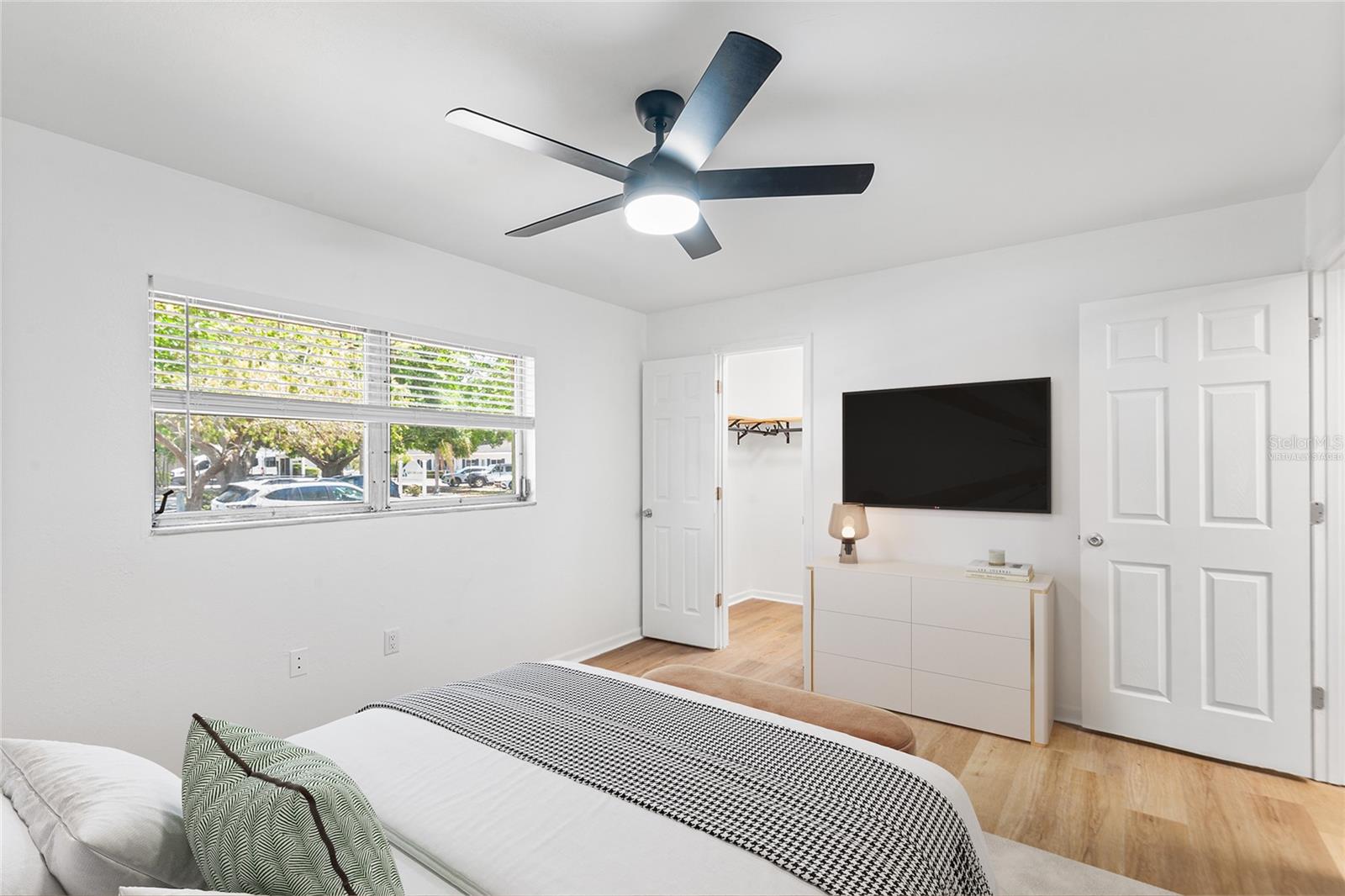 Image 9 of 12 For 555 62nd Street S 102