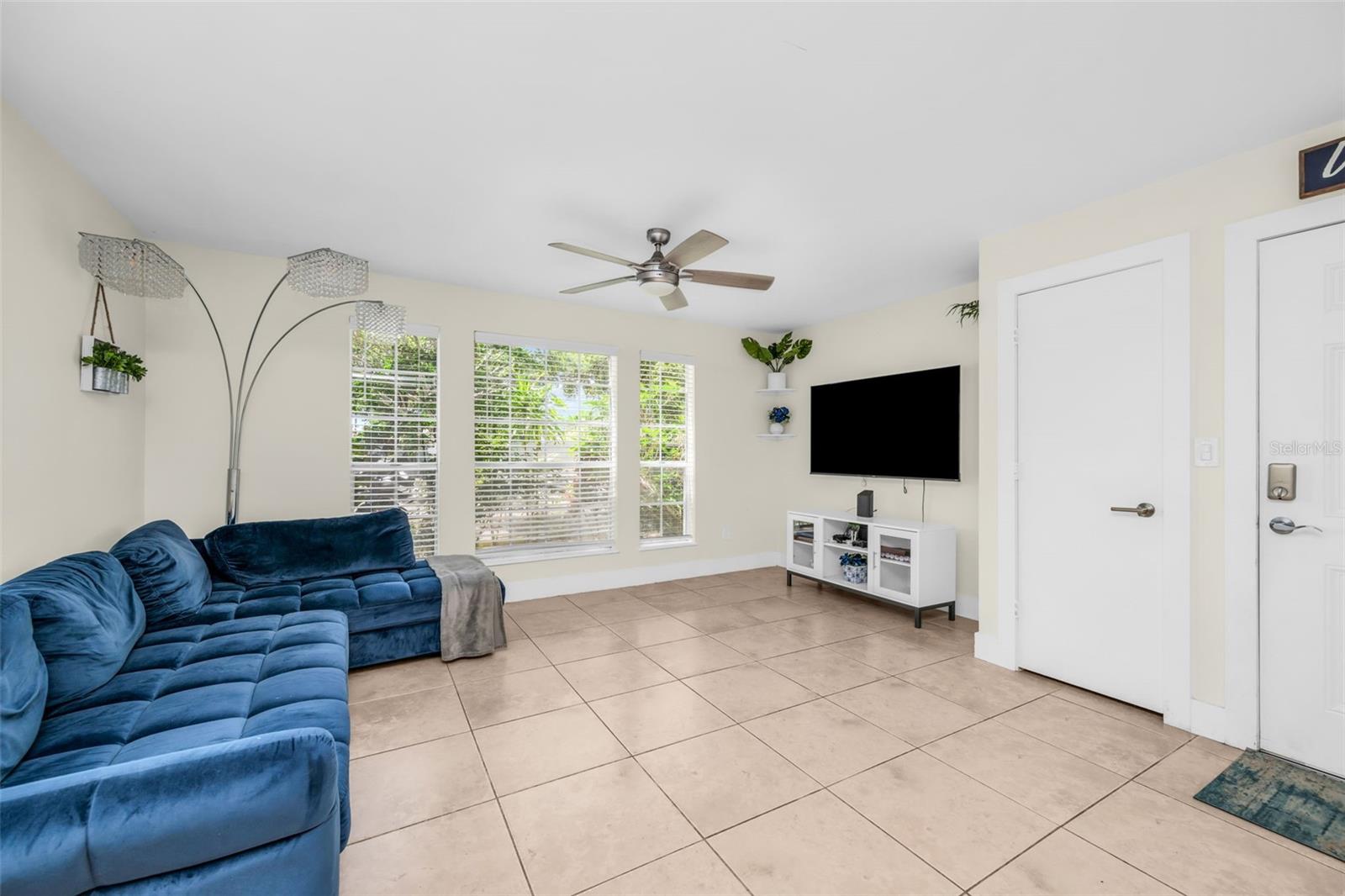 Image 2 of 19 For 1275 Crystal Way G