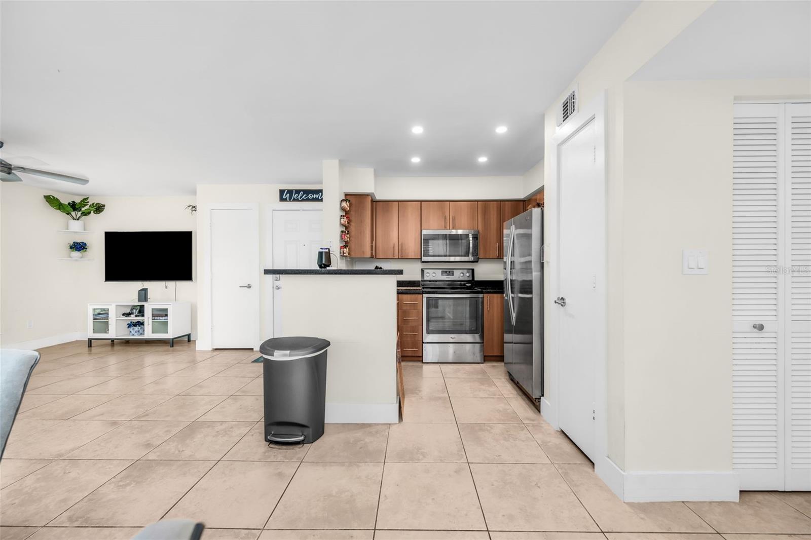 Image 5 of 19 For 1275 Crystal Way G