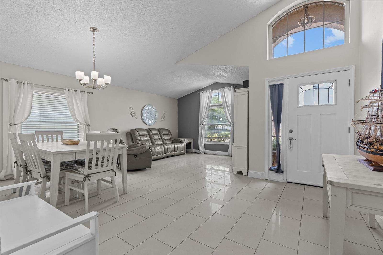 Image 4 of 31 For 2490 Shelby Circle