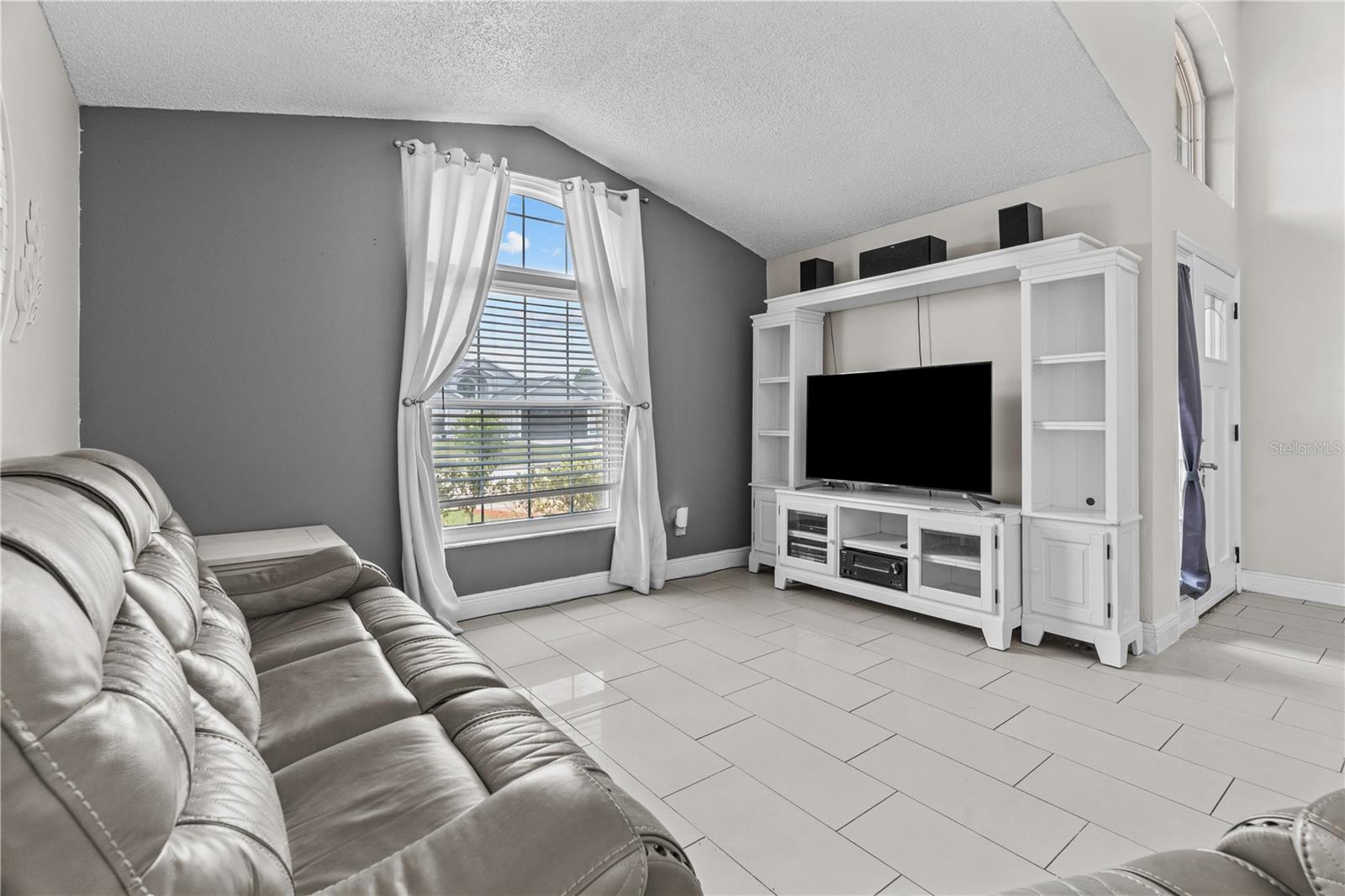 Image 6 of 31 For 2490 Shelby Circle