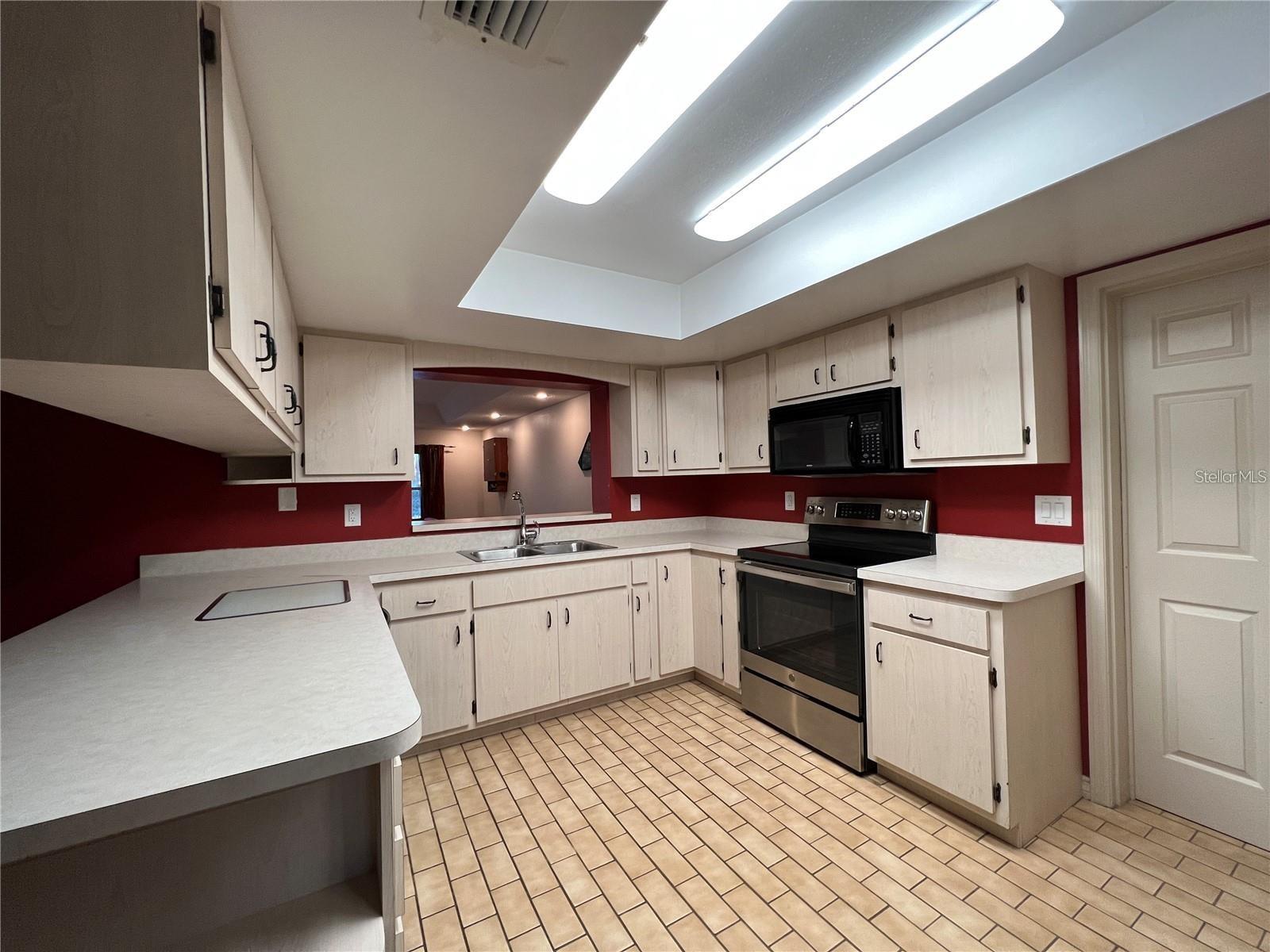Image 20 of 34 For 8605 Caracas Avenue S