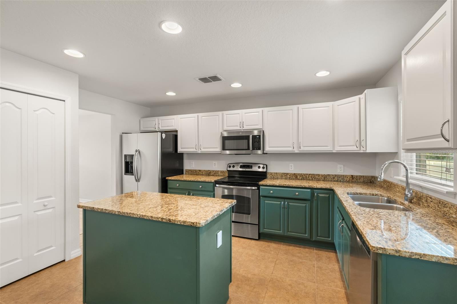 Image 9 of 37 For 611 Del Pilar Drive