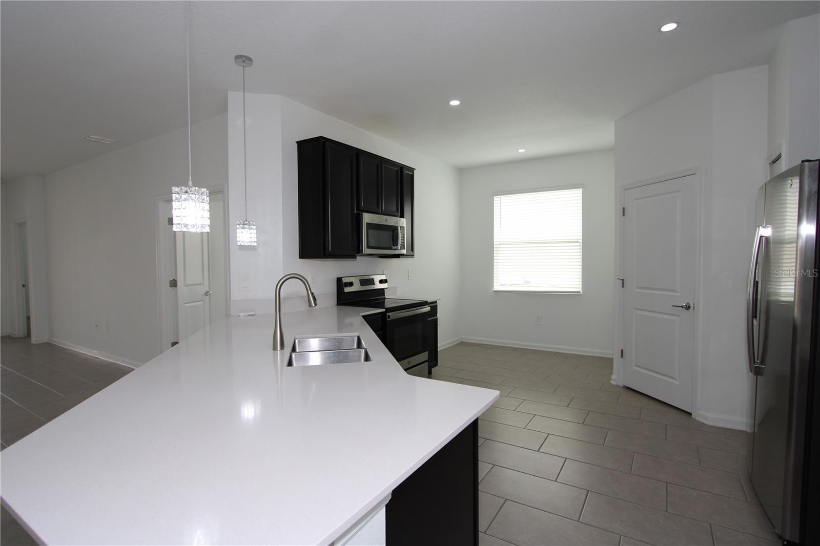 Image 4 of 28 For 737 Citrus Reserve Boulevard