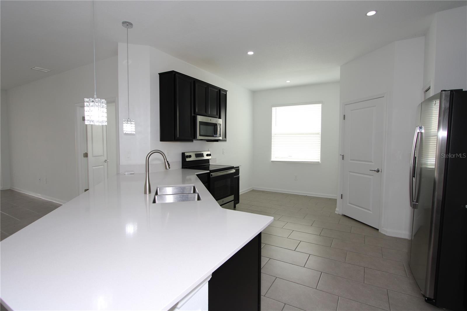 Image 5 of 28 For 737 Citrus Reserve Boulevard