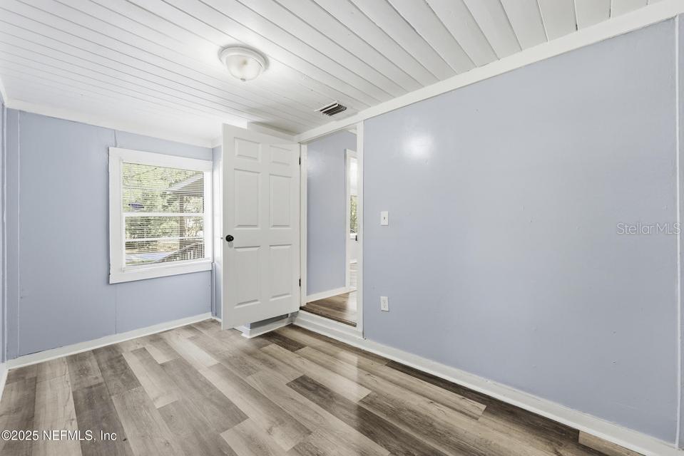 Image 14 of 29 For 3428 Glen Street