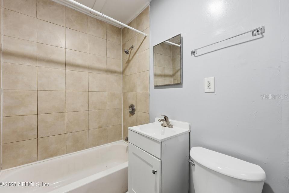 Image 19 of 29 For 3428 Glen Street