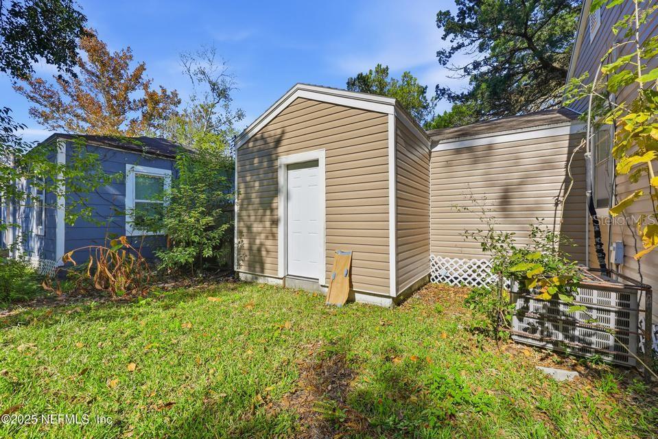 Image 22 of 29 For 3428 Glen Street