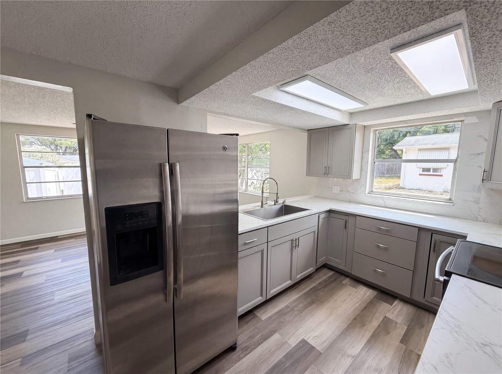 Listing photo id 8 for 7901 Bell Drive