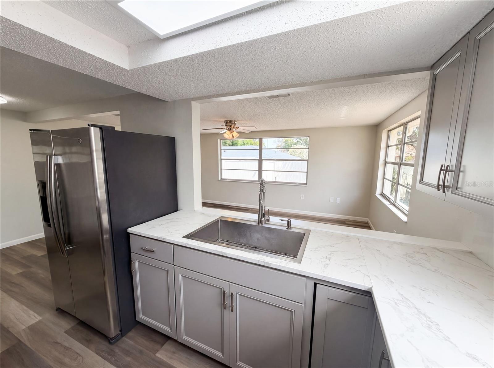 Listing photo id 9 for 7901 Bell Drive