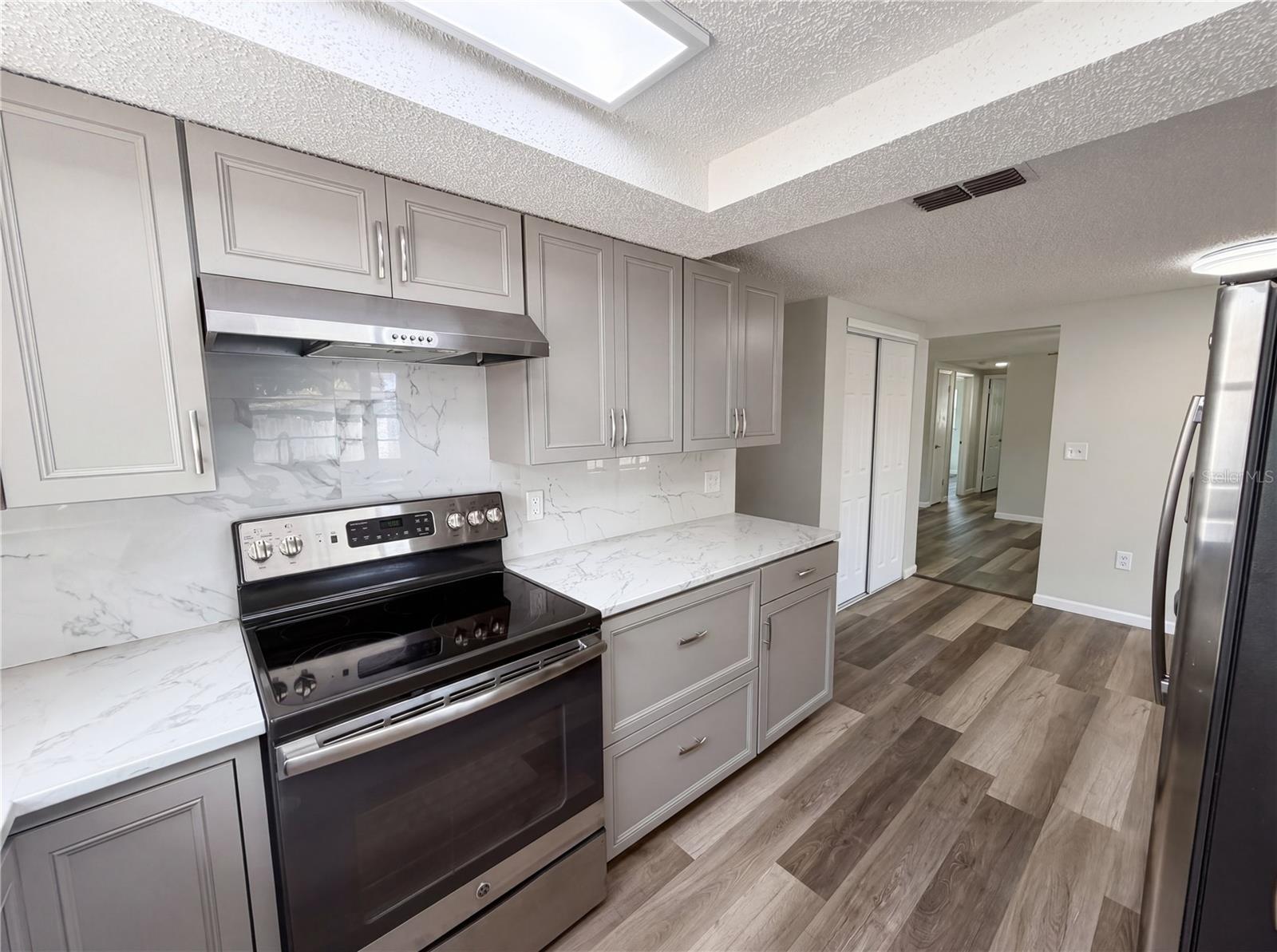 Listing photo id 10 for 7901 Bell Drive