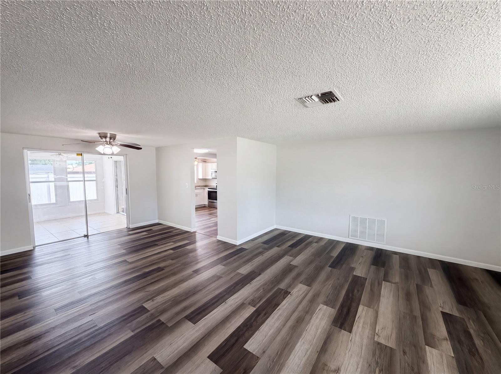 Listing photo id 12 for 7901 Bell Drive
