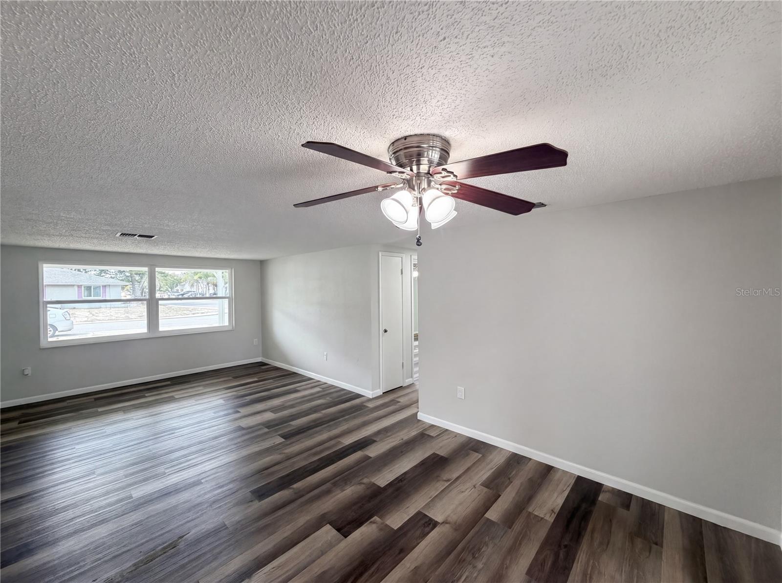 Listing photo id 13 for 7901 Bell Drive